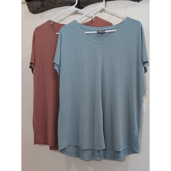 32 Degrees Tops - 32 Degrees Cool Women's V-Neck Athletic Shirts XL Light Blue & Dusty Pink Set